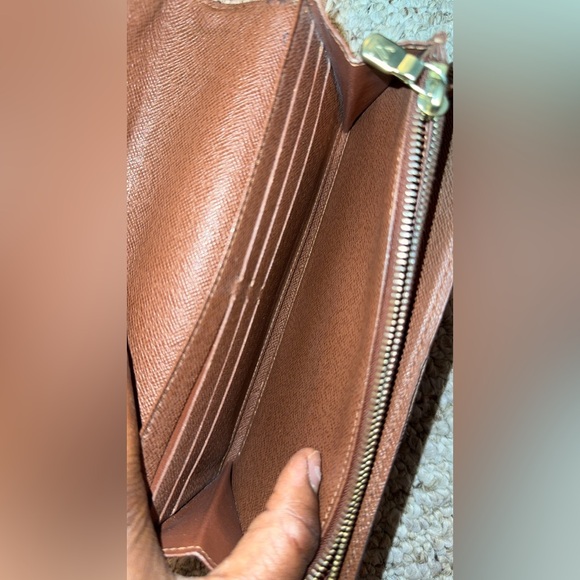 Authentic Louis Vuitton wallet - Picture 4 of 5